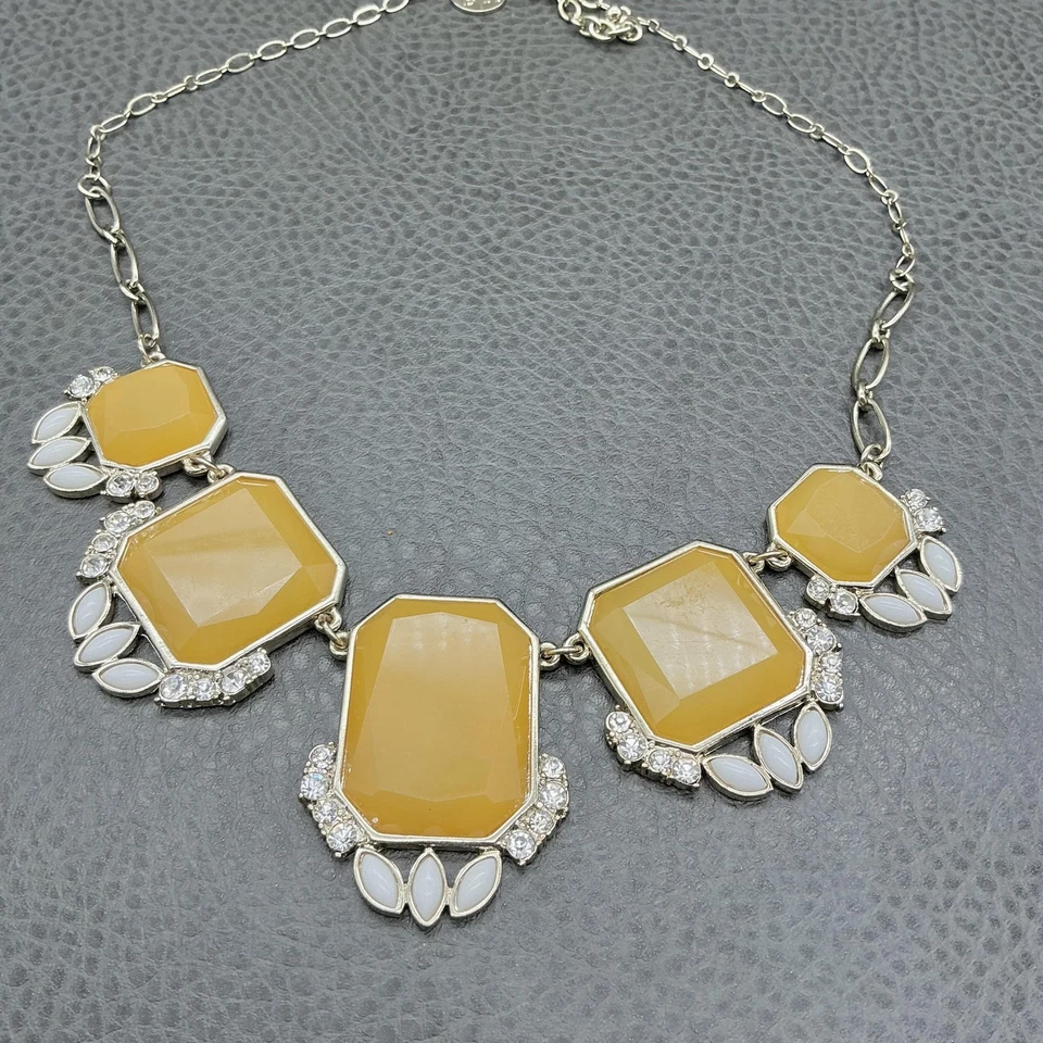 Colar declaração WHBM pedra preciosa cristal branco acento tom dourado corrente ousada - Imagem 3 de 4