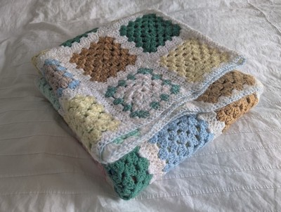 Vintage handgehäkelte bunte Granny Square Überwurf Decke 120 cm x 90 cm