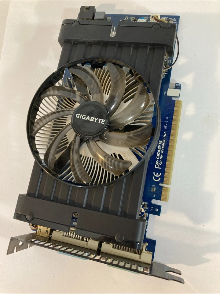 GIGABYTE NVIDIA GEFORCE GTS 450 DDR3 1GB 128 BIT DUAL DVI-I/HDMI, Box Disc Guide - Image 2 of 4