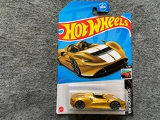 McLaren Elva HW Roadsters Hot Wheels - Card Creased