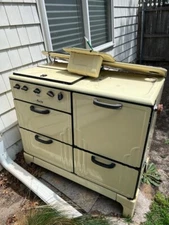 1940’s Vintage MAGIC CHEF American Stove Company Enameled Stove Oven