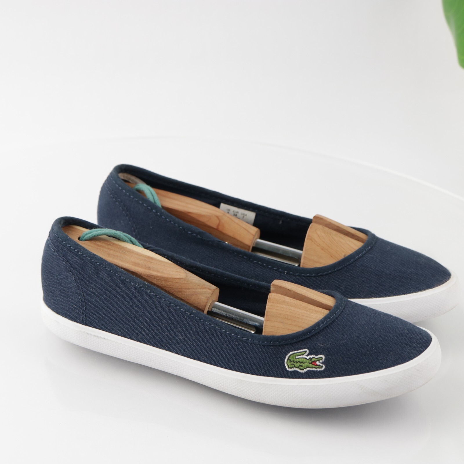 new round toe flat casual women's shoes lacoste