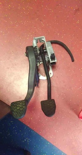 BMW BREMSE KUPPLUNG PEDALE 1 3er E81 E87 E90 E91 E92 SCHALTGETRIEBE ORIGINAL ...