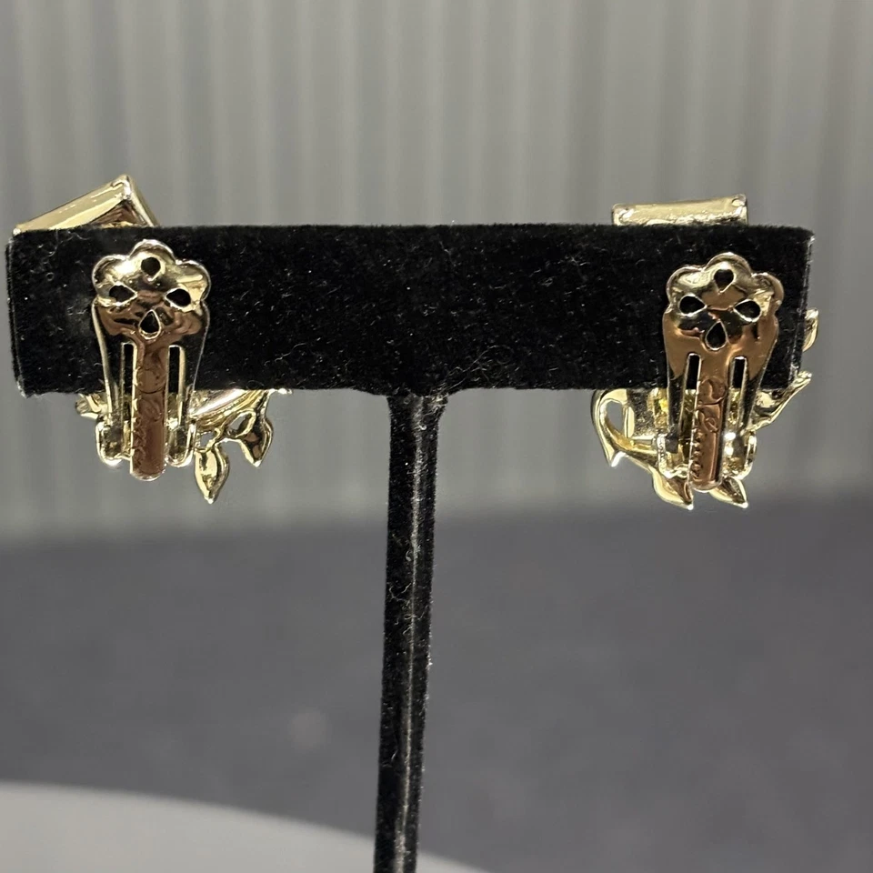 Coro Earrings Womens Gold Tone White Gold Flake Lucite Clip On Vintage Jewelry - Image 3 of 4
