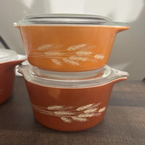 PYREX Vintage Wheat Pattern Round Glass Casserole Dishes with Lids, Orange