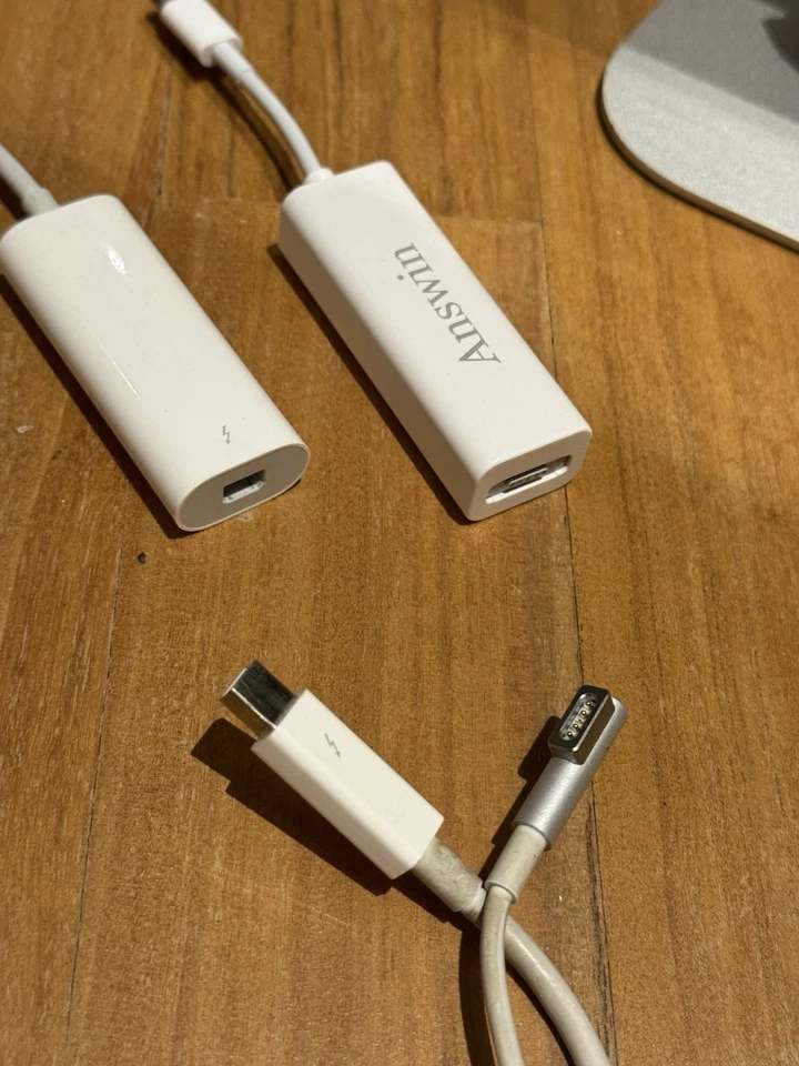 Apple Thunderbolt A1407 27" Widescreen Monitor - Silver - Image 4 of 4