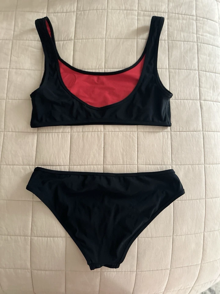 Bikini Burberry negro y rojo talla pequeña Foto 3 de 4