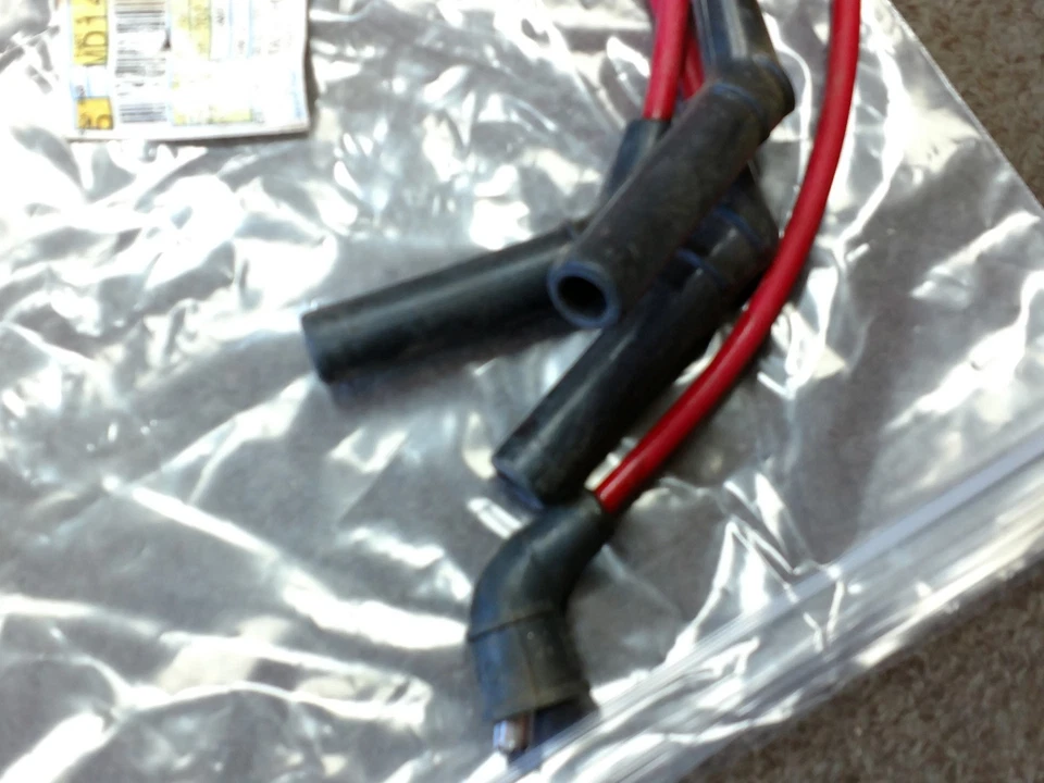 MD143879 NOS MOPAR 原始设备制造商点火火火花塞电线套装适用于 1992 年 COLT EAGLE SUMMIT — 第 2/4 张图片