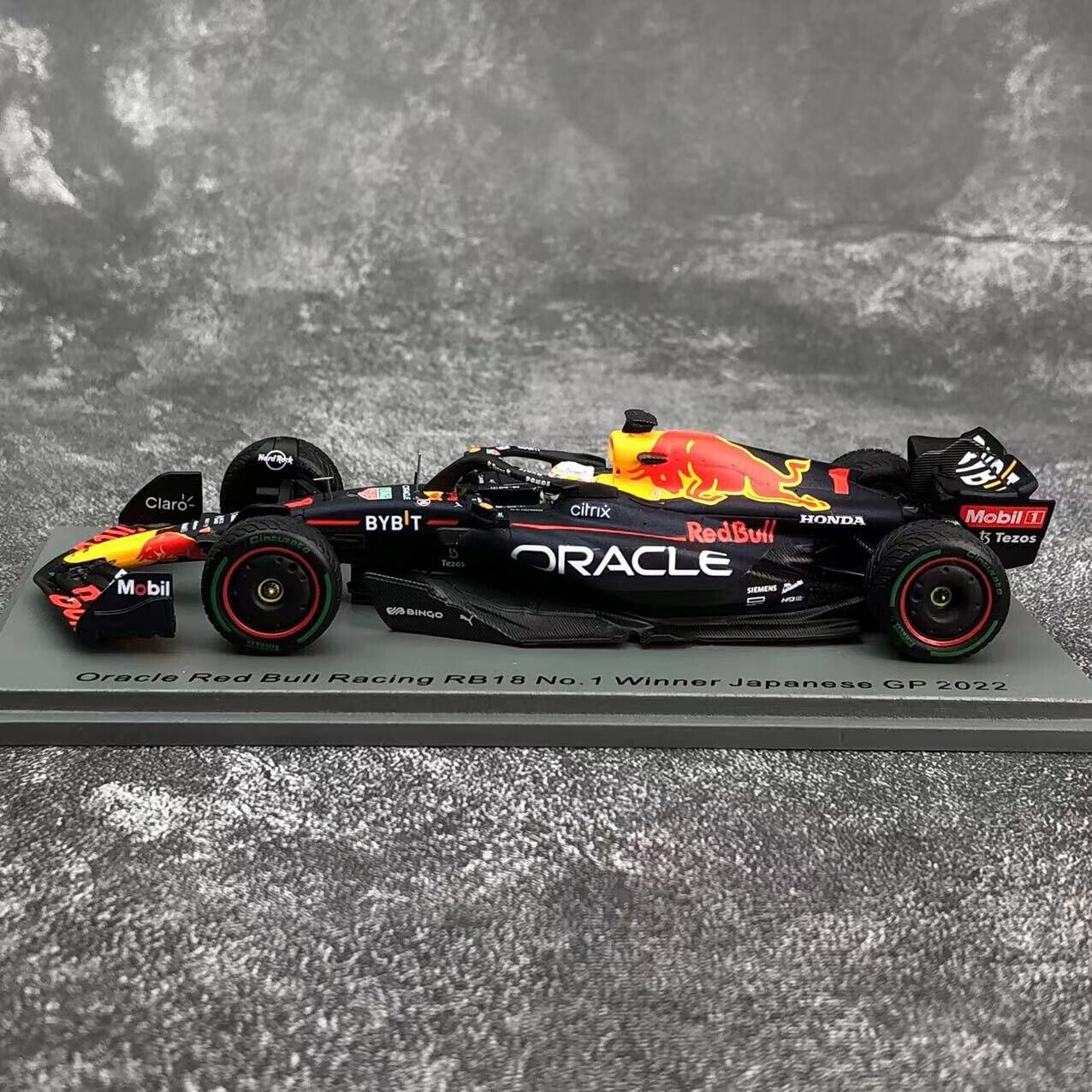 SPARK S8548 RED BULL RB18 N°1 Oracle Red Bull Racing 1er GP Pays