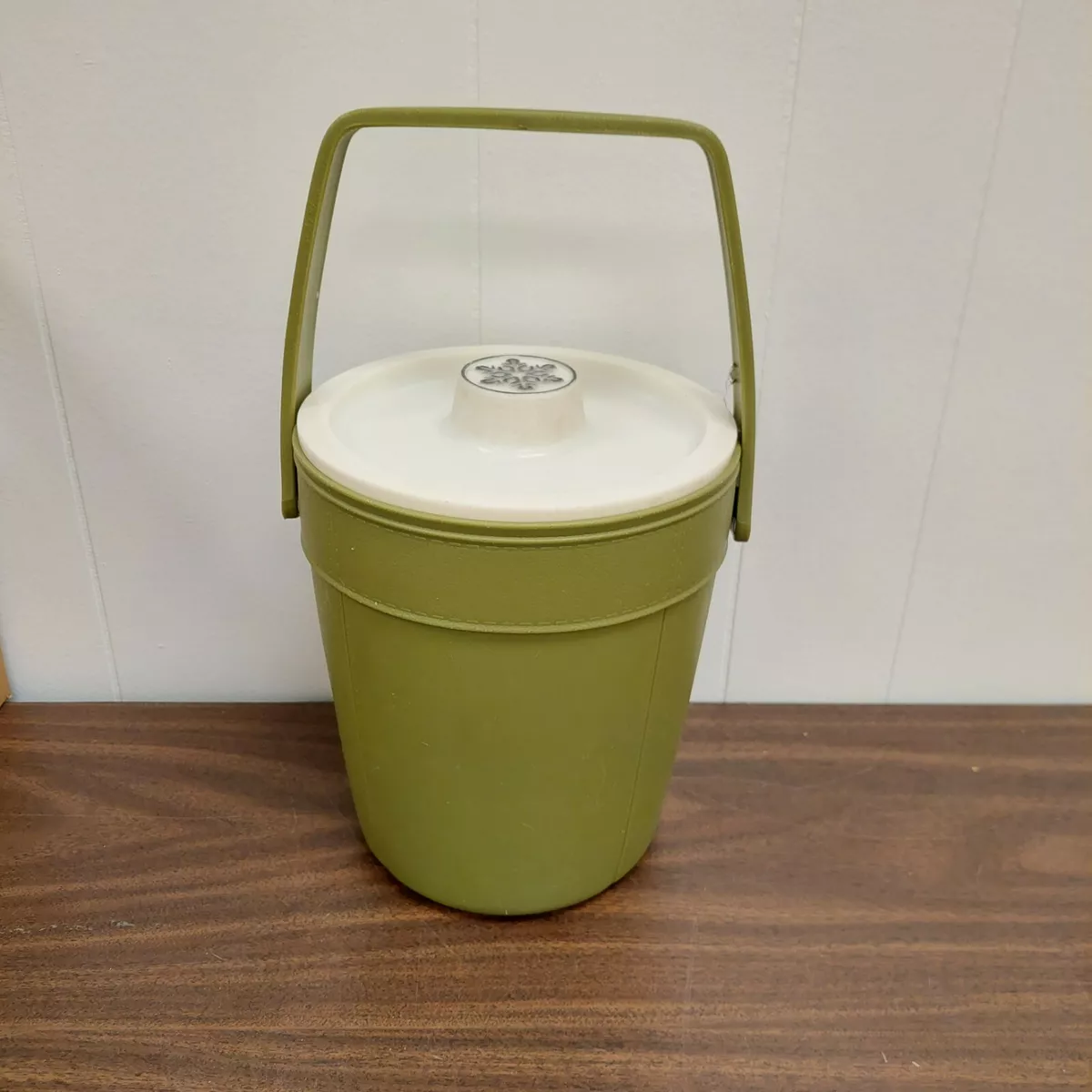 Rubbermaid ice sale bucket