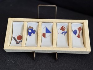 Arita Fukagawa Seiji Porcelain Chopstick Rest Set – 5 pcs Traditional Design