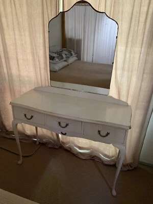 Queen Anne Dresser Dressing Table