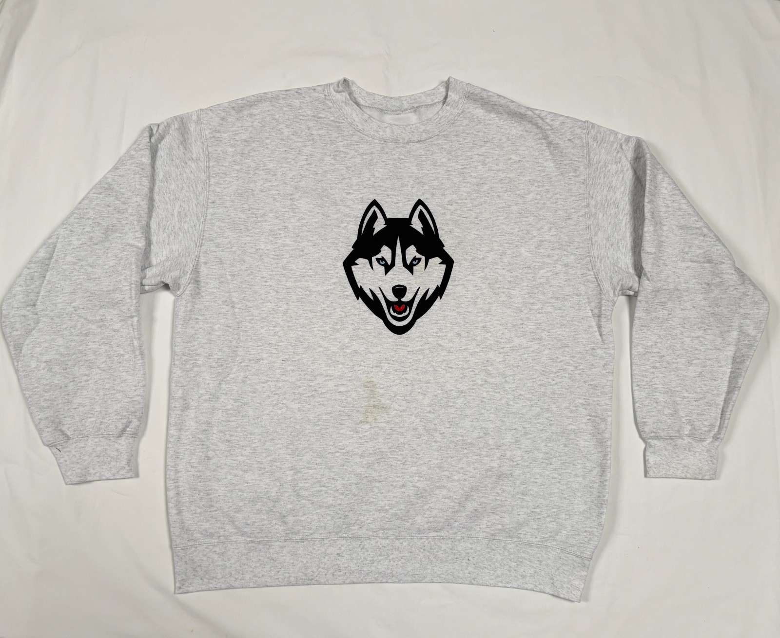 UConn Huskies Connecticut Crewneck Sweatshirt XL Shirt Jersey Vintage Logo