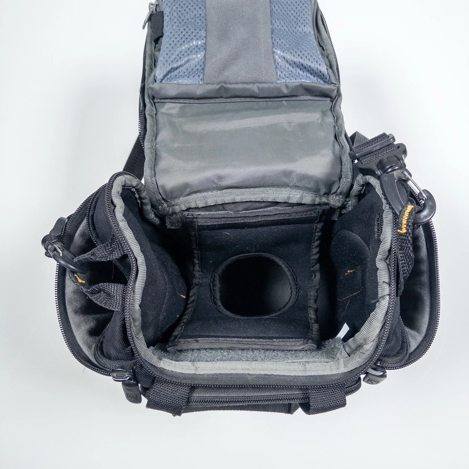 Case Logic SLR Zoom Camera Holster Bag Slrc1z Black/Gray. 5 Pockets. - Image 4 of 4