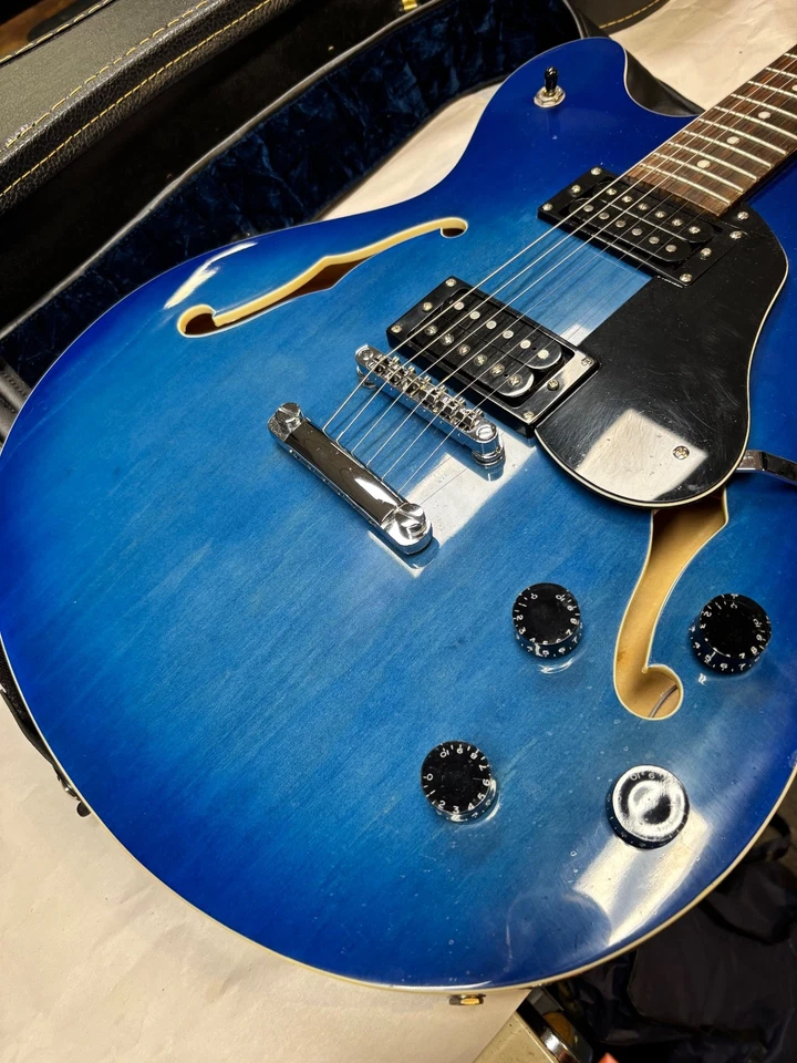 Guitarra Eléctrica Oscar Schmidt OE-30 Delta King Semi Hueca Azul con Estuche Foto 4 de 4