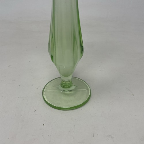 Vintage Mid Century Modern Green Swung Glass Vase 8.5” - Picture 5 of 8