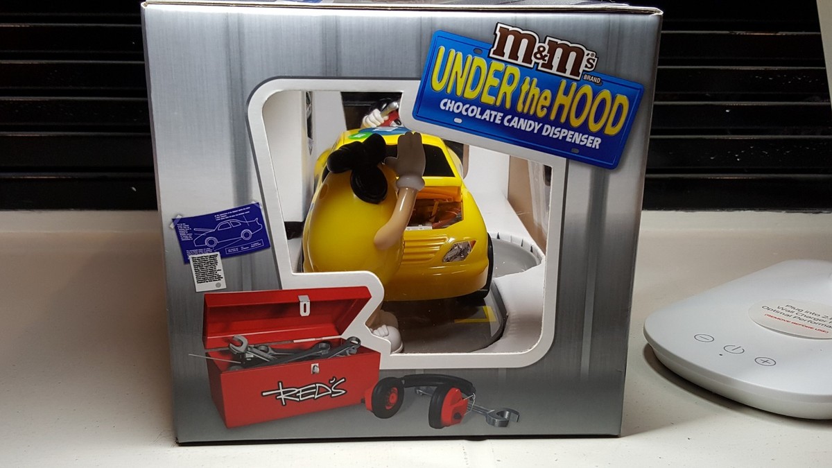 M&M's UNDER the HOOD チョコレート Amazon.com - M &M's Under the Hood Chocolate Candy Dispenser