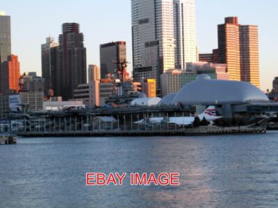 FOTO NEW YORK USS INTREPID (2) EIN FLUGZEUGTRÄGER DER ESSEX-KLASSE IN BEAUFTRAGT