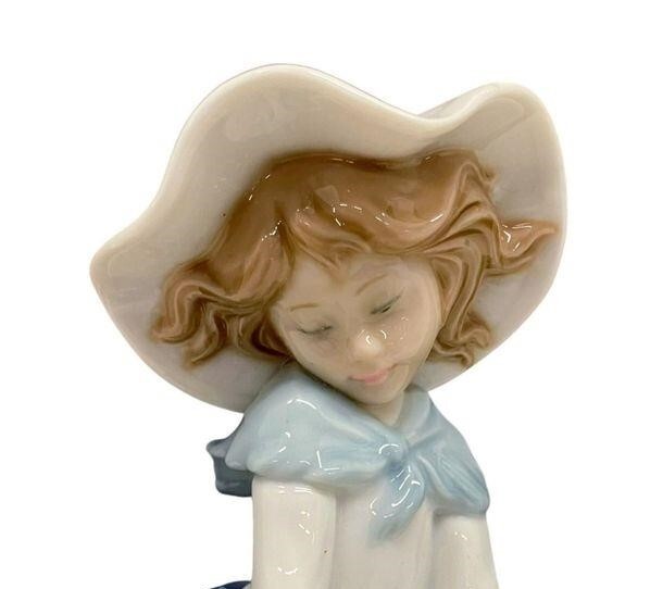 LLADRO # 5222 PRETTY PICKINGS GIRL WITH FLOWERS BASKET PORCELAIN