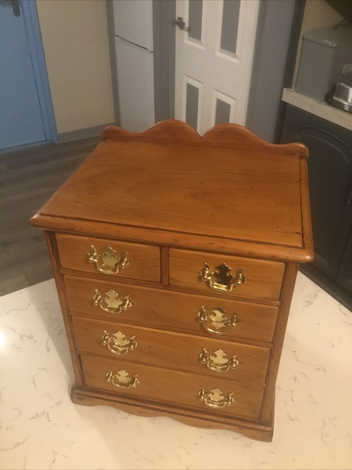 A BEAUTIFUL ANTIQUE PINE MINIATURE CHEST OF DRAWERS, APPRENTICE PIECE CIRCA-1870