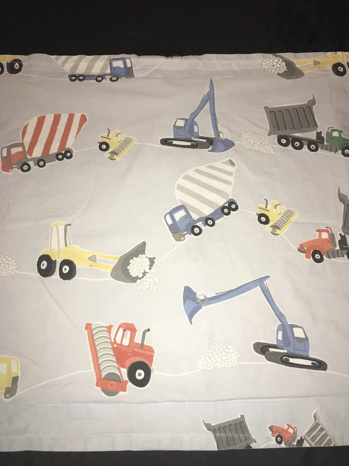 Almohada de construcción Pottery Barn para niños camiones de volteo falsos mezcladores de cemento gris rojo Foto 3 de 4