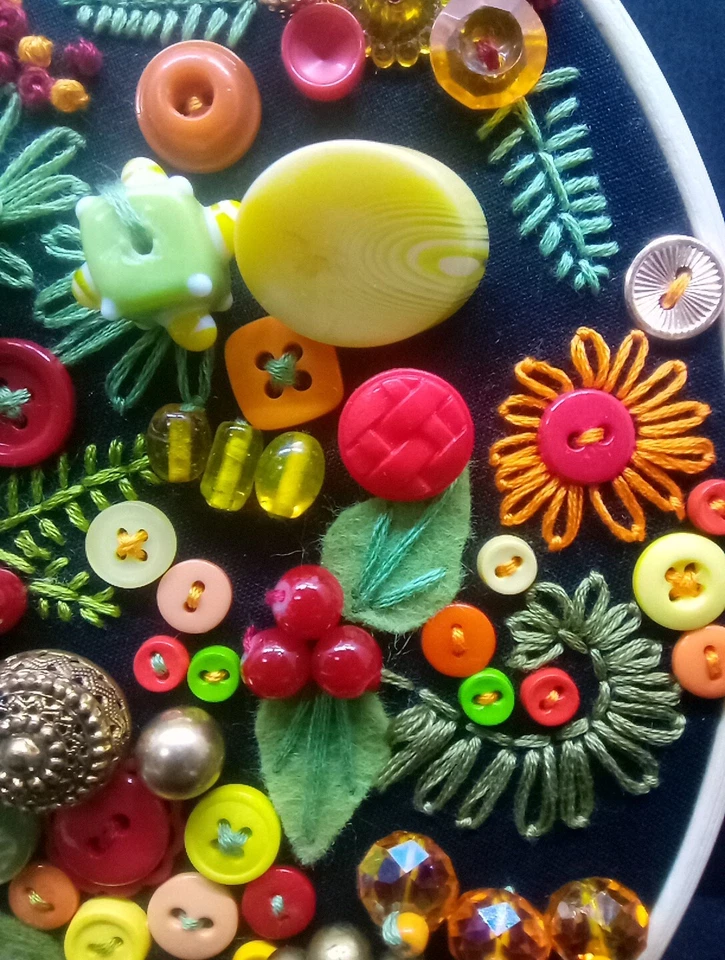 10"Embroidery Hoop Frame With Floral Design Red Orange Wall Decor Handmade #1 - Image 2 of 4