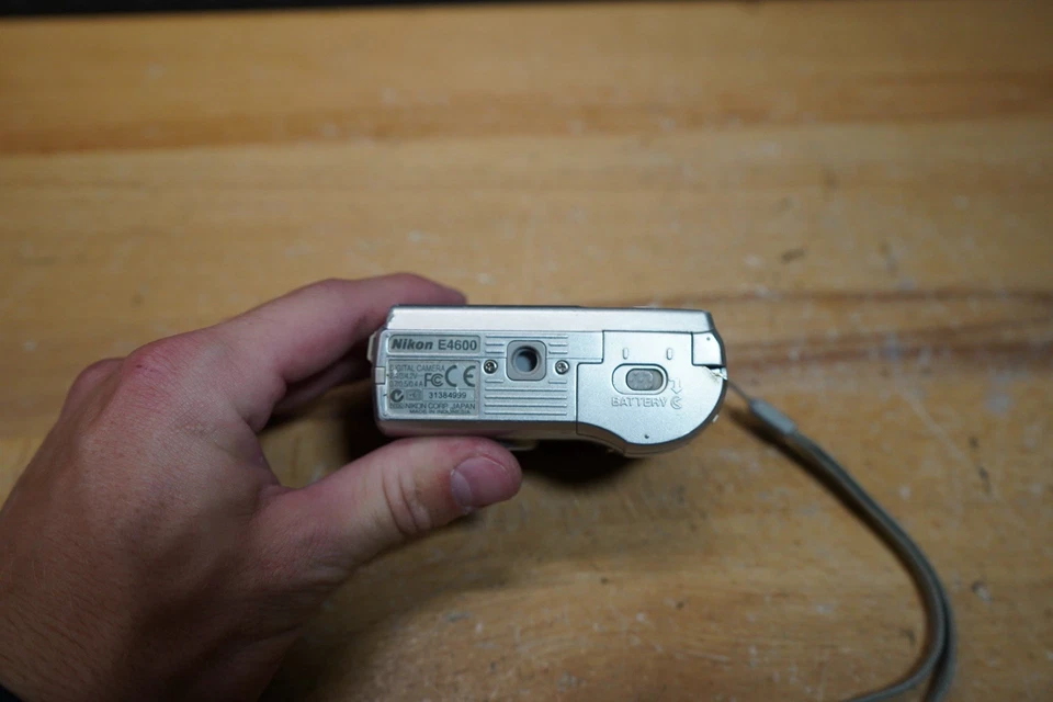 (C) Nikon Coolpix 4600 4.0 Megapixel Digital Camera w/ SD Card 3x Zoom Tested - Image 4 of 4