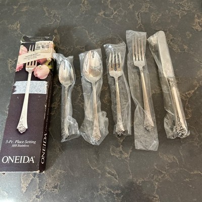 Oneida Damask Rose Stainless Flatware 5 Piece Place Setting Heirloom Cube ~ NEW