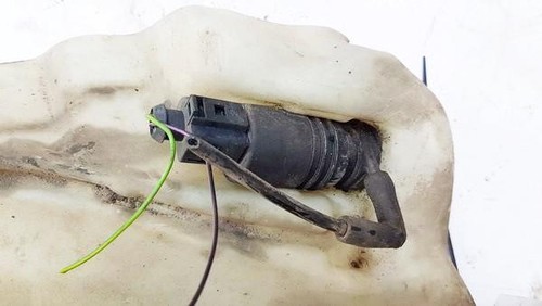 Waschwasserpumpe, Scheibenreinigung  Volkswagen Passat DE892479-46