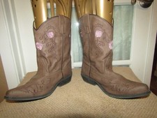 Shyanne Brown Cowboy Boots Youth Size 3 D Pink Embroidered Flowers Style 41478