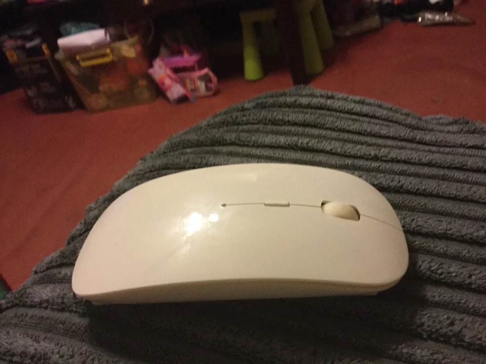 Ultra slim 2.4ghz white wireless mouse, new unused, - Image 2 of 2