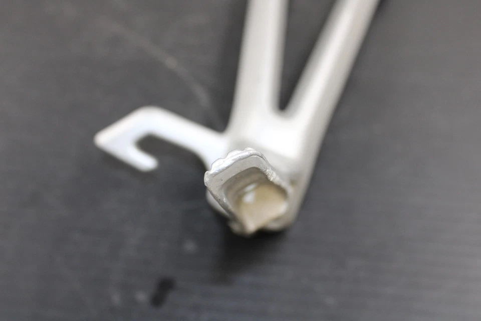 Suzuki GSXR600 2007 clavija de pasajero trasero derecho Foto 3 de 4