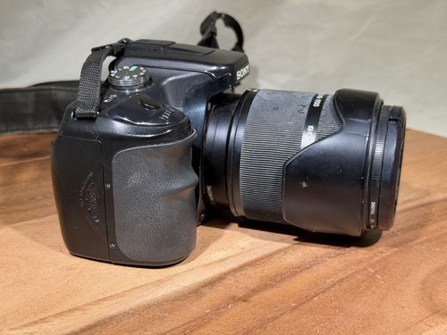 Sony Alpha DSLR-A100 Digital SLR Camera Kit 18-200 50 2.8 Macro - Picture 9 of 19