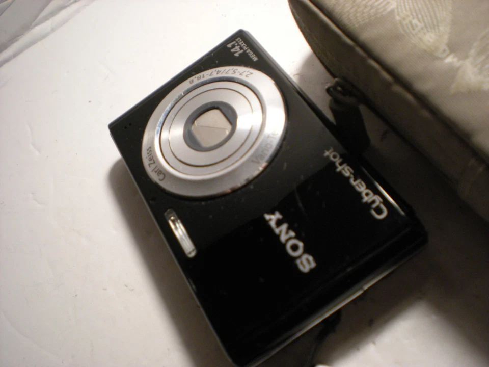 Sony CyberShot DSC-W330 14.1MP 4x Optical zoom Digital Camera Black - Image 2 of 4