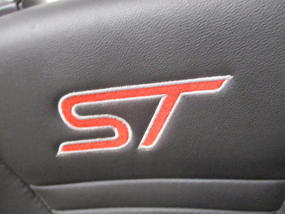 2015-2018 Ford Focus ST RECARO Front Leather Seats LH & RH Side OEM LKQ - Image 3 of 4