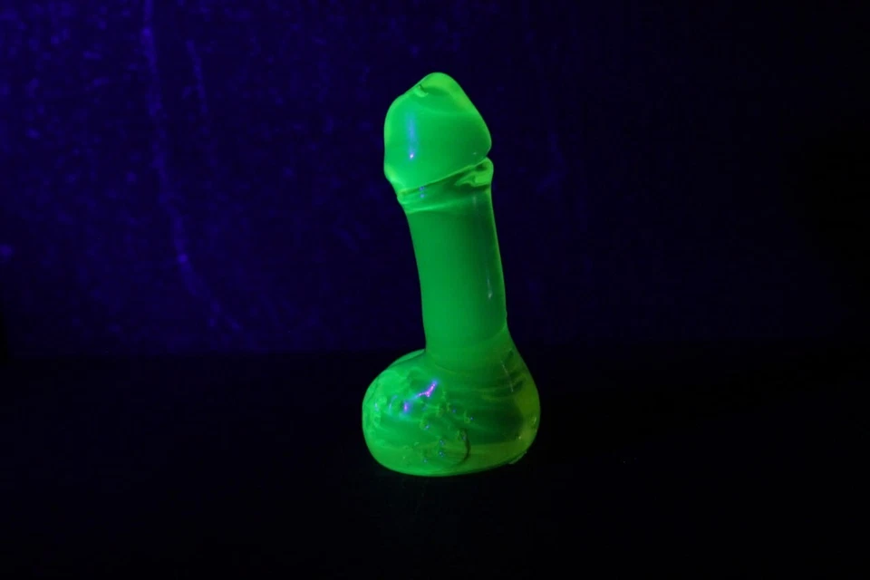 UV-Reactive Uranium Glass Penis Figurine – Glowing Handmade Collectible - Image 4 of 4