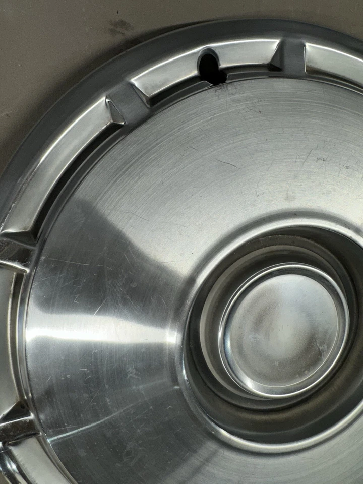 Chevy Chevelle Impala 1975-1976 15" tapacubos cubierta de rueda tapacubos recorte Caprice OEM Foto 3 de 4