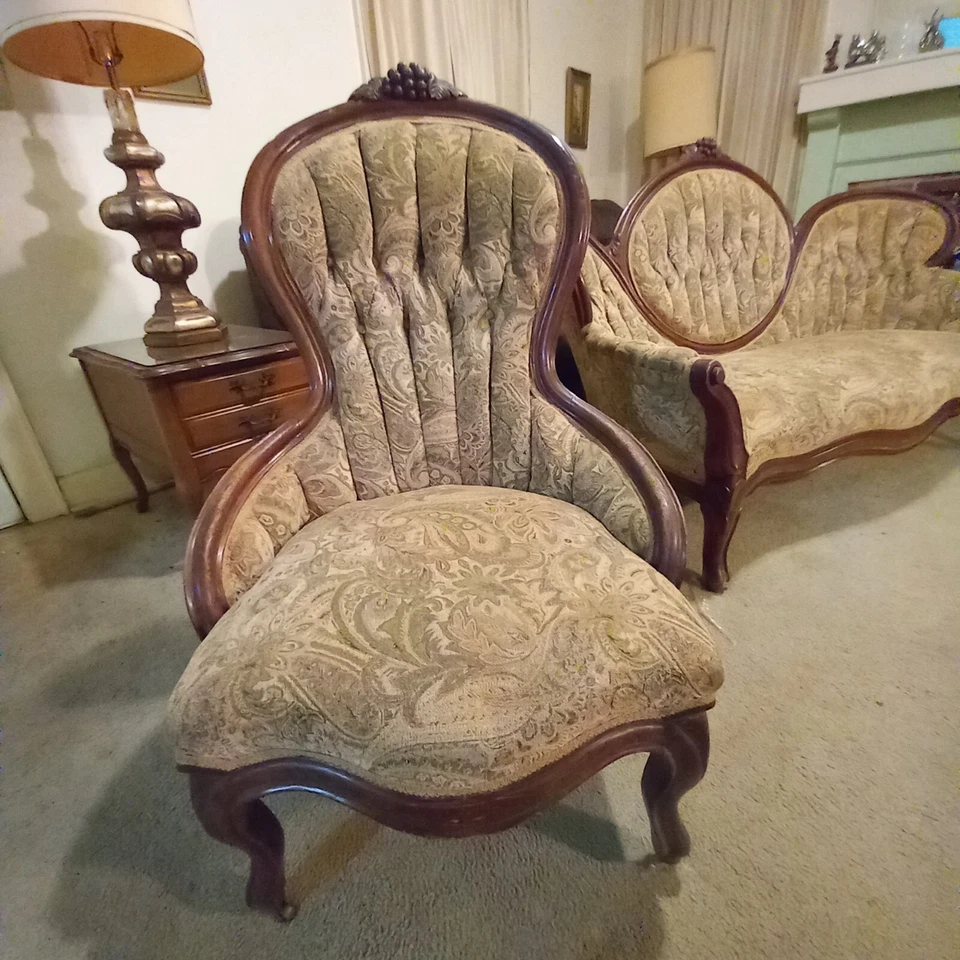 Sofá y silla antiguos victorianos Queen Foto 2 de 3