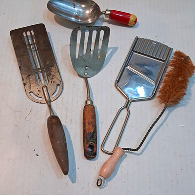 Vintage 5pc Cooking Utensil Set w/ Wood Handles, Spatula, Peeler, Brush