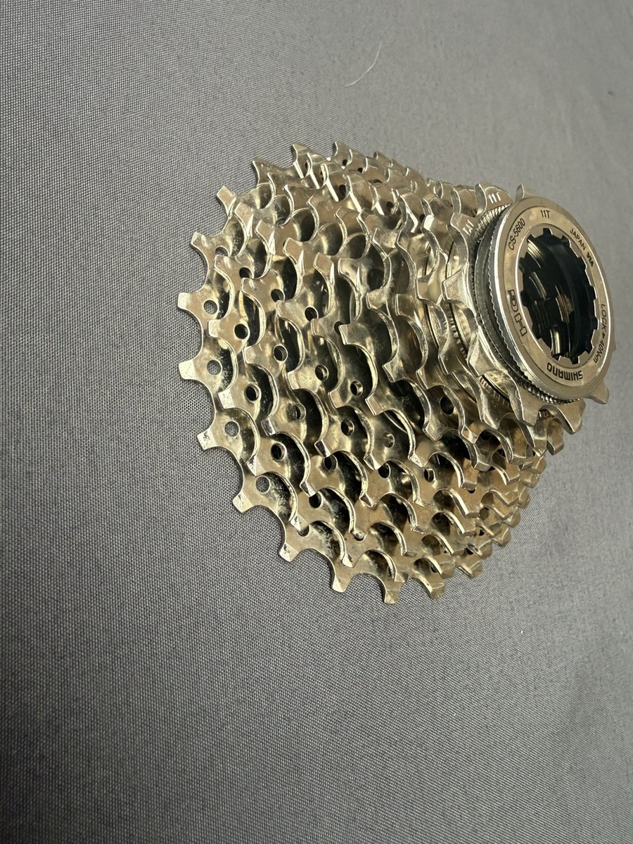 Cassette Shimano 105 CS-5600 10 Vitesses 11-25t – Hyperglide Argent Occasion