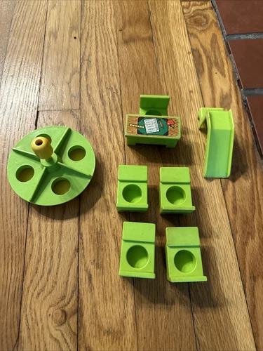 VTG FISHER PRICE LITTLE PEOPLE SCHOOL TEACHER STUDENT DESK & CHAIRS SET C5