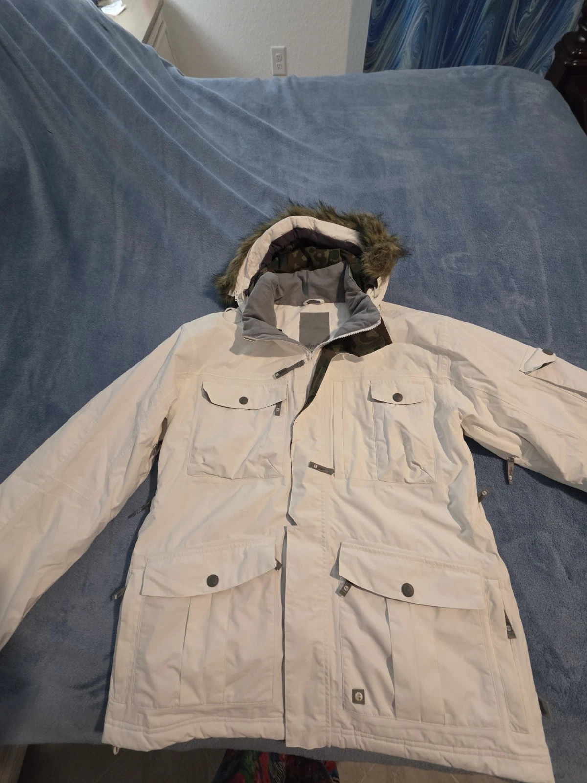 Planetearth Men's Arctic Hooded Jacket. - product detail image 2