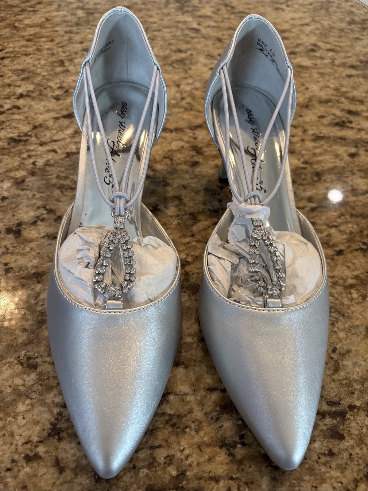 Easy Street Moonlight Dress Pumps Silver Satin Pointed Toe Heels Size 8 M NEW