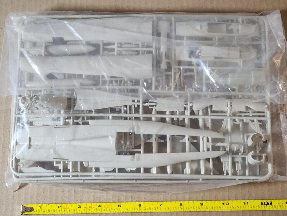 MIB Testors 1/48 F/A-18 HORNET in US NAVY or Canadian Air Force Livery - Image 2 of 4