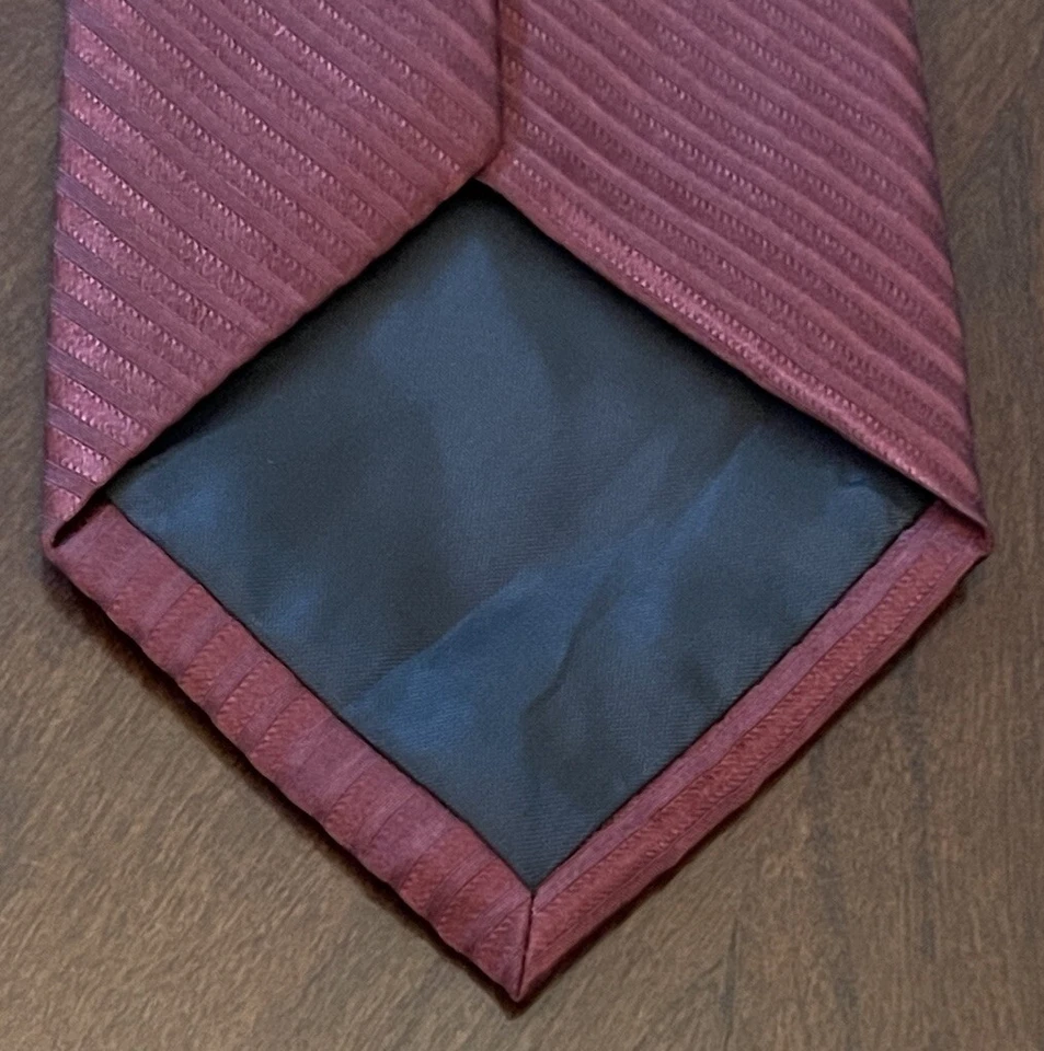 Croft & Barrow Burgundy 100% Silk Men’s Neck Tie Made In China - Image 2 of 4