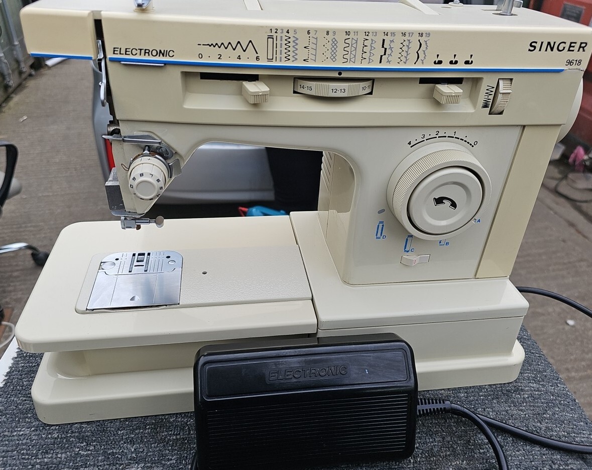 SINGER 9618 SEWING MACHINE RARE AND COLLECTABLE | eBay UK