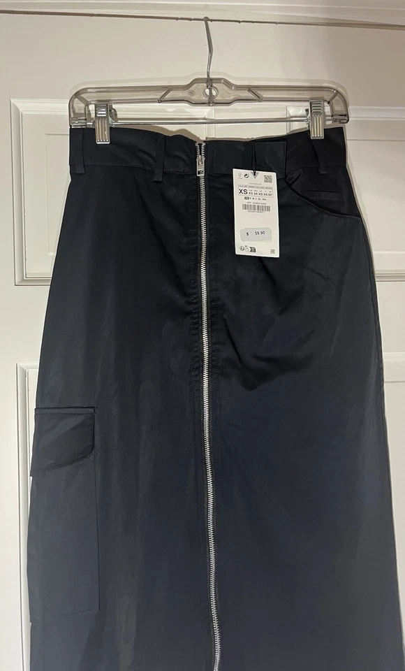 NUEVO CON ETIQUETAS Zara Falda Midi de Nailon con Cremallera Bolsillo Carga Negra Para Mujer Talla XS Foto 3 de 4