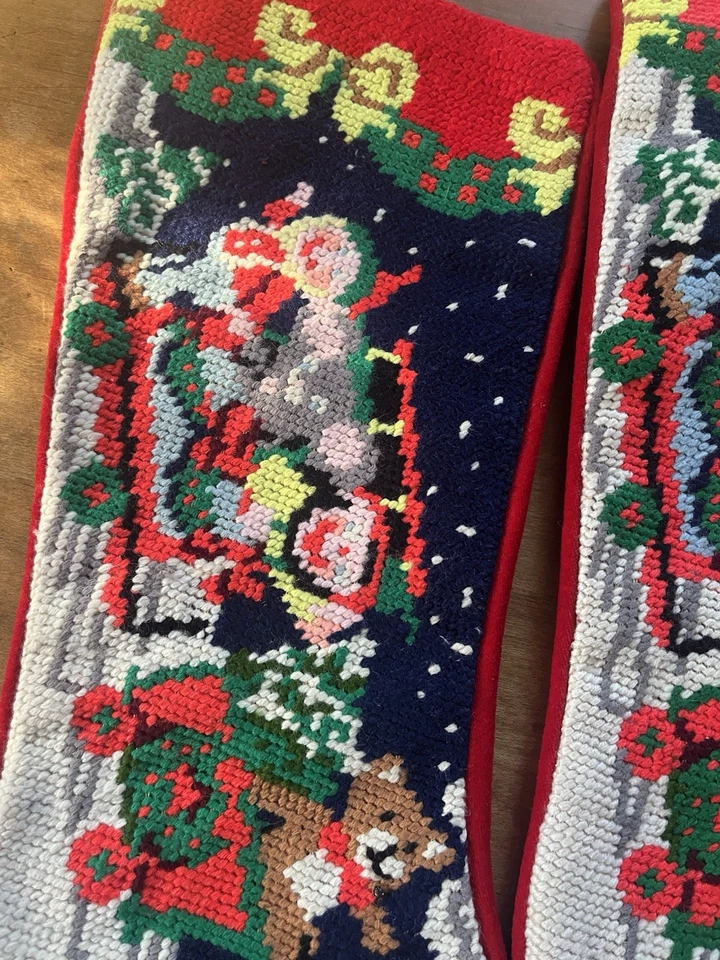 2 Juguetes de tren de Papá Noel de punta de aguja de colección terciopelo rojo medias de Navidad 19x5 oso elfo Foto 4 de 4