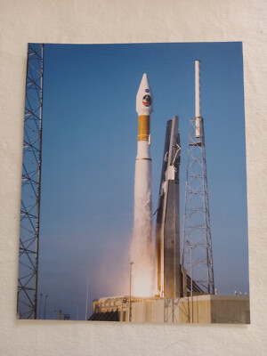 NASA Atlas V Lauch Vehicle Liftoff Blast Off MRO Mars Reconnaissance Orbiter  05