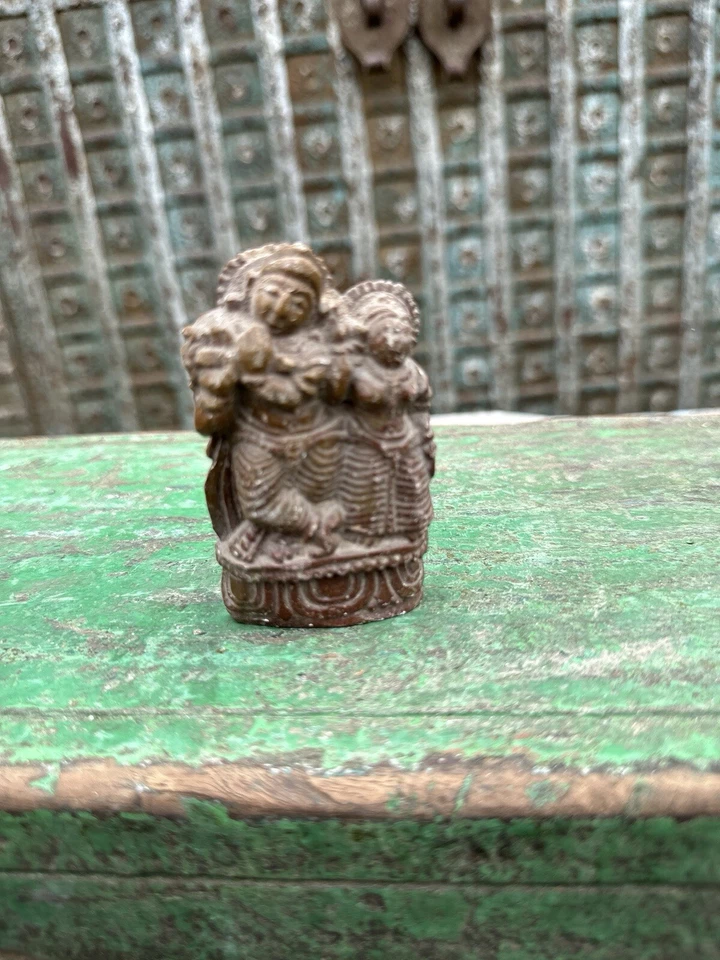 Escultura antiga de pedra marrom esculpida à mão deus hindu Radha Krishna - Imagem 2 de 4